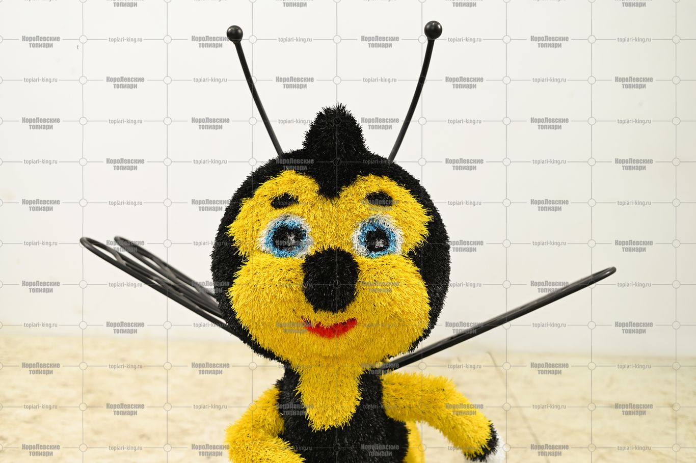 Топиари пчелка Фларри - газон Eco Топиари пчелка Фларри - газон Eco