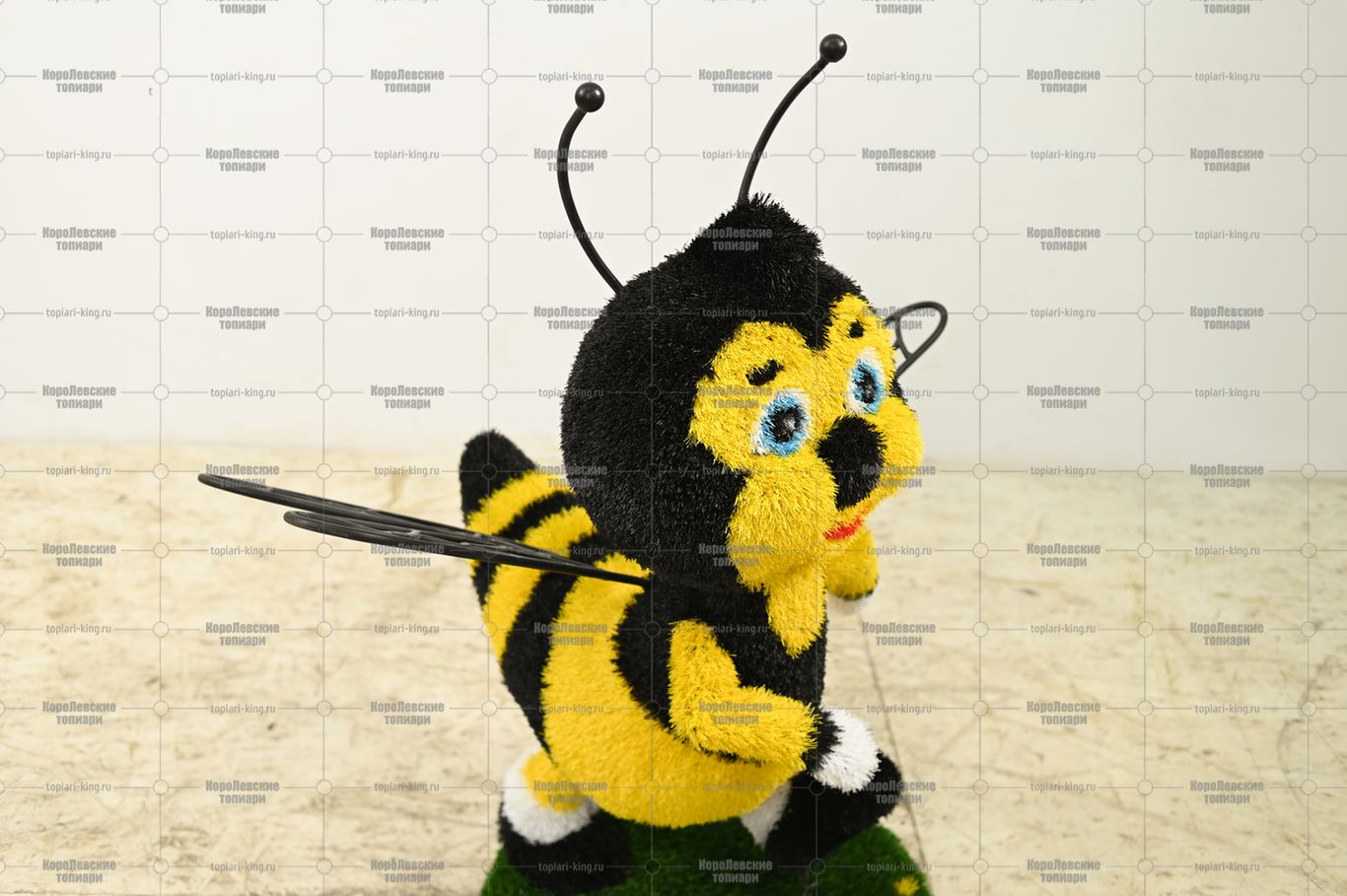 Топиари пчелка Фларри - газон Eco Топиари пчелка Фларри - газон Eco