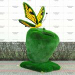 Топиари композиция бабочка Искорка на яблоке - газон Deluxe + Eco