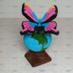 Топиари композиция бабочка Луиза на земном шаре - газон Eco