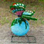 Топиари композиция бабочка на земном шаре - газон Eco