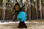 Топиари композиция бабочка на земном шаре, малая - газон Eco