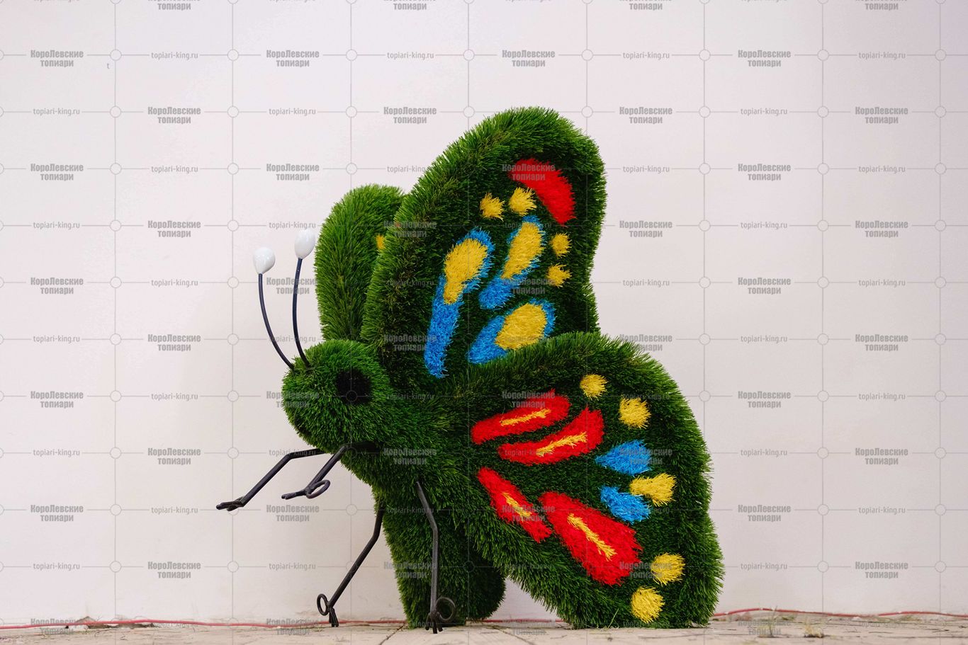 Топиари бабочка Тара, модель 1 - газон Eco + Deluxe Топиари бабочка Тара, модель 1 - газон Eco + Deluxe