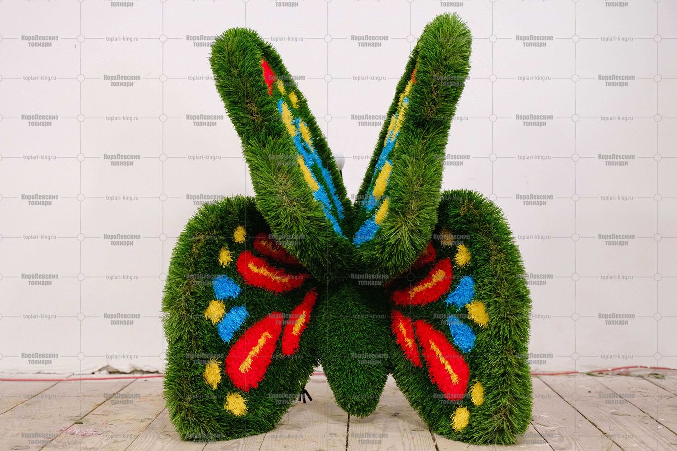 Топиари бабочка Тара, модель 1 - газон Eco + Deluxe Топиари бабочка Тара, модель 1 - газон Eco + Deluxe