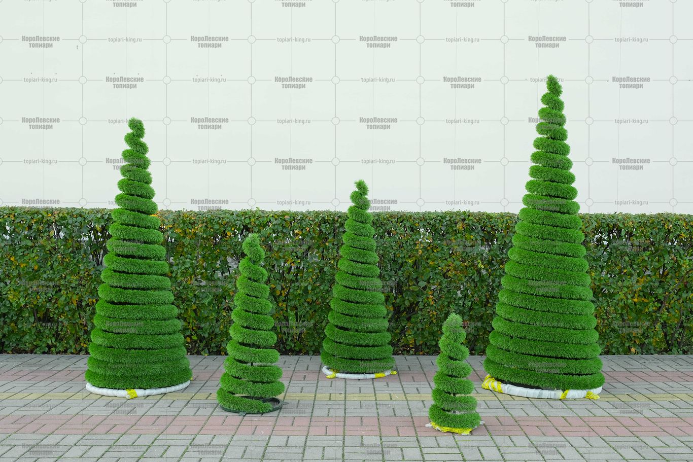 Топиари елка спиралька, h=170 см - газон Deluxe Simple Топиари елка спиралька, h=170 см - газон Deluxe Simple