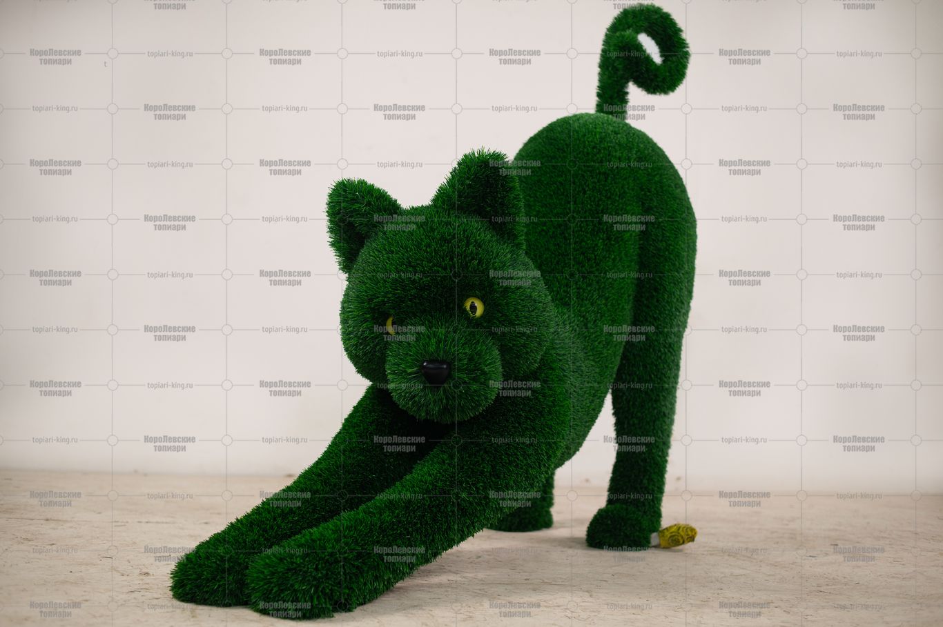 Топиари кошка Лана - газон Deluxe Green Топиари кошка Лана - газон Deluxe Green