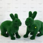 Топиари композиция заяц Чики и заяц Лада - газон Deluxe Green