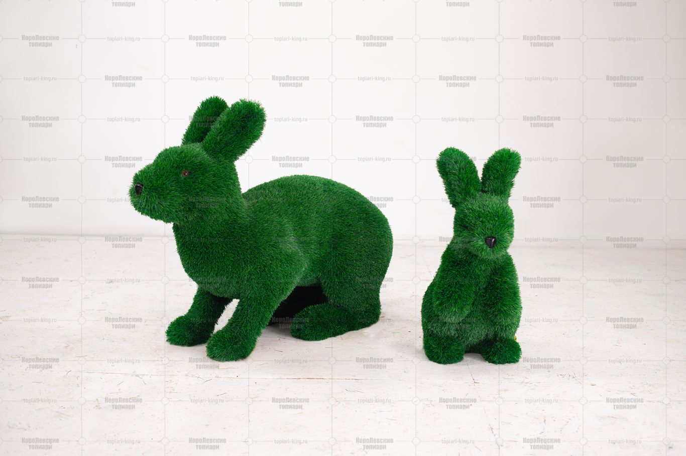 Топиари композиция Заяц Бари и заяц Чики - газон Deluxe Green Топиари композиция Заяц Бари и заяц Чики - газон Deluxe Green