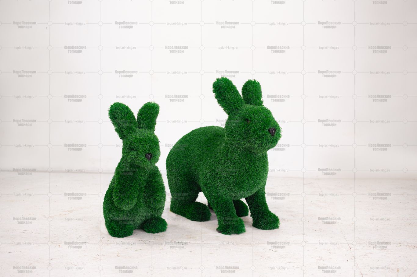 Топиари композиция Заяц Бари и заяц Чики - газон Deluxe Green Топиари композиция Заяц Бари и заяц Чики - газон Deluxe Green