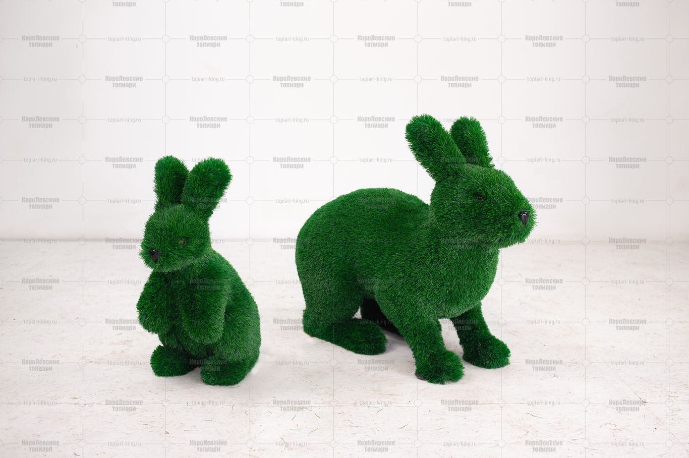 Топиари композиция Заяц Бари и заяц Чики - газон Deluxe Green Топиари композиция Заяц Бари и заяц Чики - газон Deluxe Green