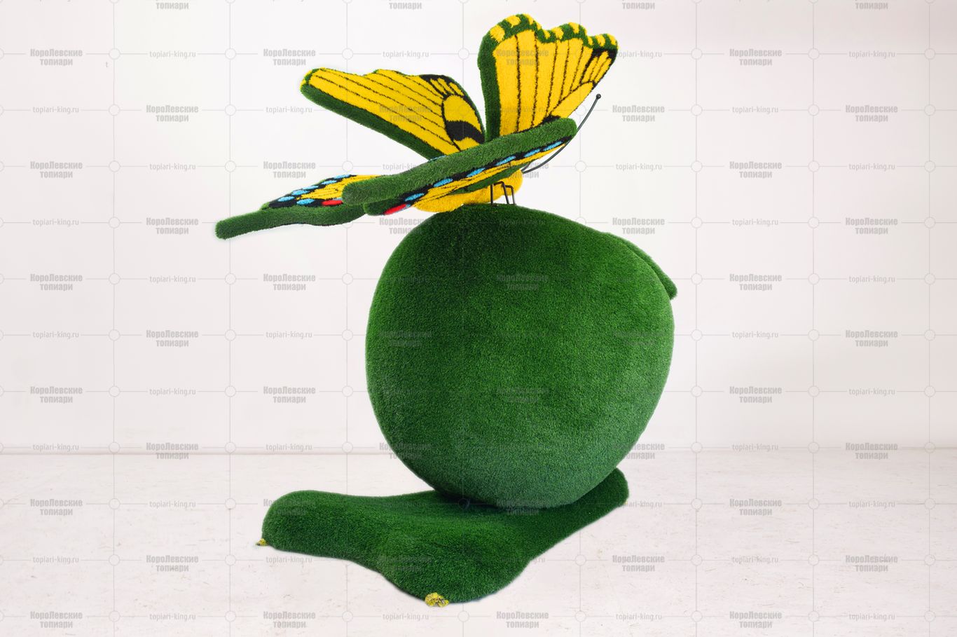 Топиария композиция бабочка на яблоке Грени - газон Deluxe Green Топиария композиция бабочка на яблоке Грени - газон Deluxe Green