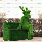 Топиари композиция олень Алекс на лавочке - газон Premium