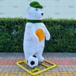 Топиари медведь-контейнер, футболист, h=170см - газон Есо